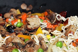 锅菜,面条,豌豆