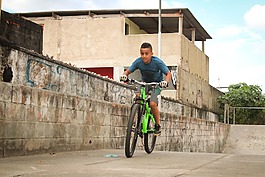 biccross,運行,高跟鞋