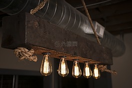 愛迪生的燈泡,燈泡,夾具