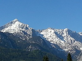 高山指出,全景,全德