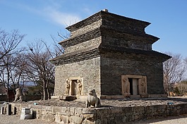 石頭塔,芬皇,賽車