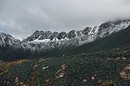 山,晴轉多云,雪
