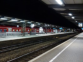 火車(chē)站,平臺(tái),火車(chē)