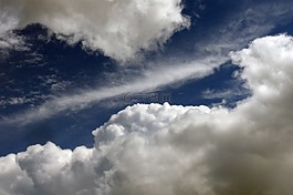 天空,高聳云端,云
