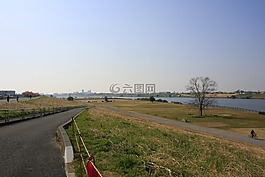 河,。,干涸的河床