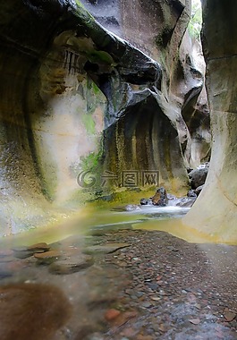 水,巖,洞穴