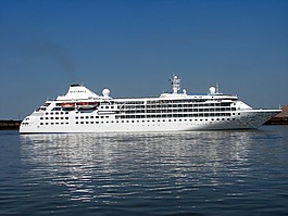 駕駛這艘巡洋艦,易北河,假日游輪