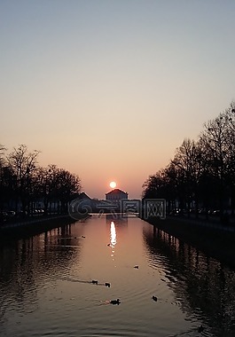 河,黃昏,背光