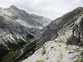 右側安裝pedenolo,徑,山地自行車