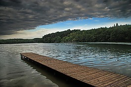 湖,橋,風(fēng)暴
