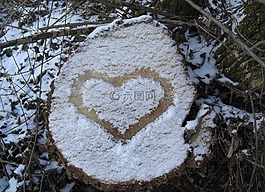 心臟,雪,樹樁