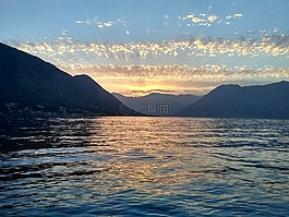 海,山,云