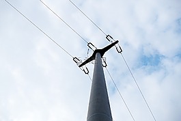 當(dāng)前,strommast,電源線