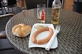 蒂羅爾州的特產(chǎn),香腸,kaisersemmel