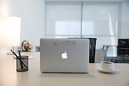 io中心,家具的辦公室,筆記本電腦
