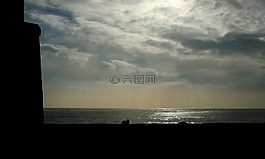 日落,傍晚的天空,海