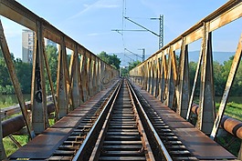 鐵路橋梁,危險,金屬