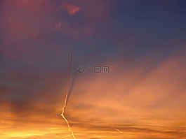 傍晚的天空,飛機(jī),軌跡