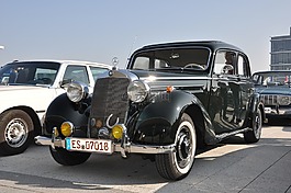 奔馳,汽車,紀(jì)念碑