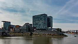 杜塞爾多夫,端口,架構