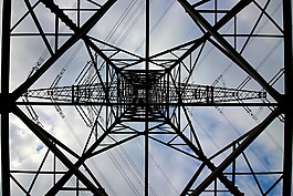 當(dāng)前,strommast,電源線