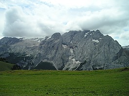 marmolada 北墙,岩壁,云