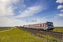 敘爾特島,興登堡達姆,敘爾特島班車