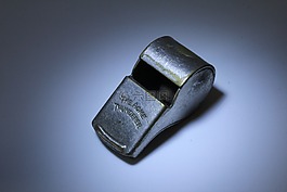 哨声,注意,警告