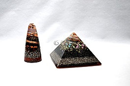 orgone,錐,金字塔