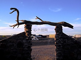 入口,石材幕墻,漂流木