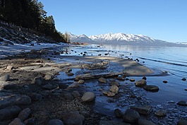 水,巖,湖