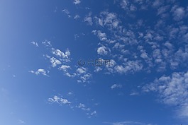 云,蓝色的天空,阳光灿烂