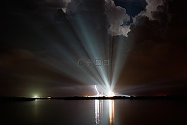 發(fā)現(xiàn)號航天飛機(jī),閃電,云