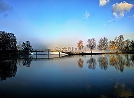 水,霧,鏡像