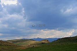 綿延起伏的群山,褶皺,綠嶺