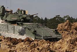 m2a3布拉德利,戰車,研究所