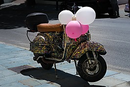 滑板車,摩托車、 自行車,氣球