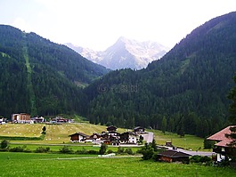 高山的村莊,阿爾卑斯山的風景,阿爾卑斯山