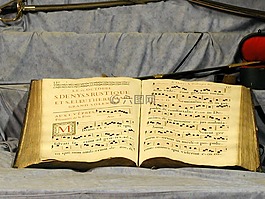 合唱的書,音樂,諾伊梅斯