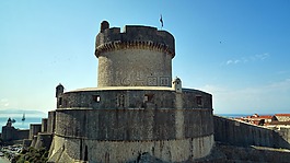 杜布羅夫尼克,墻壁,車