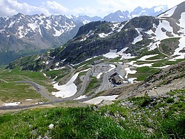 通过,阿尔卑斯山 kurvem,法国