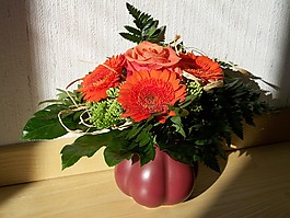 束鮮花,紅色的非洲菊,切花