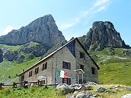 rifugio mondovì,阿爾卑斯山的小屋,山上的小屋