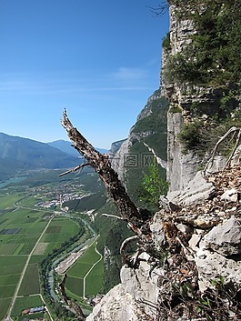 鑒于山谷,sarche,費拉塔