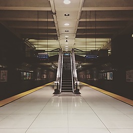 地鐵,自動(dòng)扶梯,站