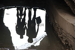 水,鏡像,對年輕的夫婦