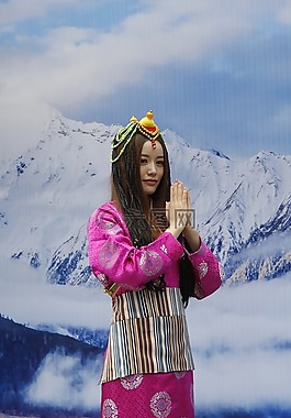 雪山,美女,祈禱