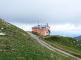 rifugio 圣雷莫,cima della 瓦萊塔,山上的小屋