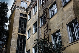 老建筑,梯子,窗口