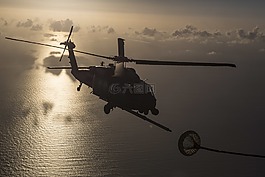 hh-60克铺平道路鹰,加油,空军